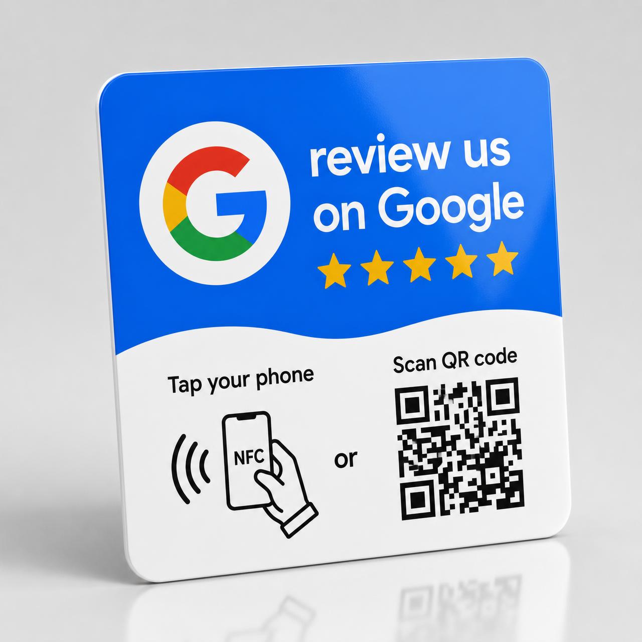 NFC Google review kaart met vijf gouden sterren, NFC-tap en QR-code